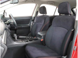 ゆったり座れて、長時間の運転も疲れにくいフロントシート!ホールド性も良く運転に集中できるシートです!!また、電動パワーシートですので着座位置も正確に合わせることが出来ます!!