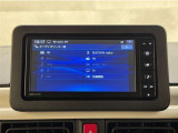 Bluetooth対応、CD/DVD再生機能付き。お好きな音楽を聴きながらのドライブは楽しいですよね〜♪