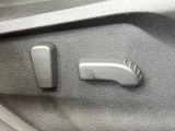 【パワーシート】スイッチ一つで簡単にシートの微調整が可能!電動だから力もいりません!快適なシートポジションにセットして、快適なドライブをお楽しみください。