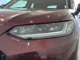 LEDヘッドライトは、点灯の瞬間から最大光量を発揮し、突然暗くなるトンネルなどでの安定感を高めます。