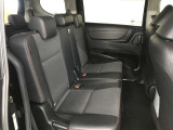 ゆとりある広々とした車内空間は、ドライブを始め買い物やレジャーなど、幅広く活躍します。一人でもみんなとでもお出かけを楽しみましょう!