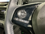 ステアリングにオーディオ操作スイッチが付いています。オーディオ画面に直接タッチしなくても操作が出来ますので、運転に集中できます。