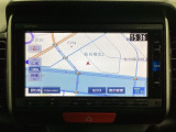 ナビゲーションはフルセグTV対応のGathers純正メモリーナビを搭載しています。Bluetoothオーディオ機能がありますので、スマートフォンなどの音楽も再生できます。