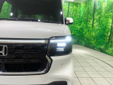 【LEDヘッドライト】悪天候や夜間走行時も良好な視界を確保し安心して運転できる高輝度LEDヘッドライトを装備!点灯速度が早く、消費電力も抑えられています。