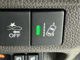 路外逸脱抑制機能は車が車線からはみ出しそうなときに車線内に戻すようにドライバーへお知らせします