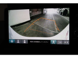 【バックカメラ】後方の映像がモニターで確認できます。駐車が苦手な方にお勧めの補助機能です。