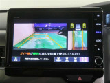 車両後方の映像を映すバックモニター。進路を確認しながら安全に車庫入れできます。
