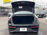 【パワーバックドア】スマートキーや運転席のボタンを押すだけでリアゲートが自動で開閉します!荷物を持っている時や、高い位置にあるバックドアを閉める際に便利な機能です♪