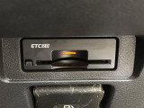 【ETC2.0(DSRC)】ETCカードを挿入すれば料金所はノンストップで通過できます。ETC限定の割引や、高速道路の情報提供サービスを利用できます。
