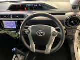 運転席周りのレイアウトをご覧ください。ナビゲーションが綺麗に装着されすっきり収まってますね!