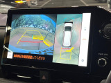 【パノラミックビューモニター】専用のカメラにより、上から見下ろしたような視点で360度クルマの周囲を確認することができます☆死角部分も確認しやすく、狭い場所での切り返しや駐車もスムーズに行えます。