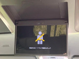 【12.8型フリップダウン】大画面モニターで後席でもエンタメをお楽しみいただけます。家族や友人とお出かけする機会が多い方に大人気です♪