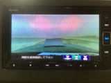 【バックカメラ】運転が苦手な方も車庫入れラクラクです!ギアをリバースに入れれば自動的に切り換わりますので、面倒な操作は不要です♪狭い駐車場もお車を傷つけず安心ですね!