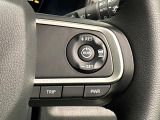 パワーモードと燃費重視のエコモードが選択できるDassist切り替えスイッチに加え、高速道路を快適に走行できる全車速追従機能付アダプティブクル-ズコントロ-ルスイッチが付いています(^^♪