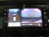 上から見下ろしているような映像で駐車をサポートするアラウンドビューモニターと安心のバックモニター付き!ナビの画面にカメラ映像が表示されるので、駐車が苦手な方でも安心して車庫入れができますよ♪