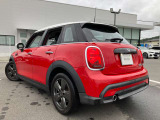 MINIのアイコンでもある、丸目のヘッドライト。高いデザイン性でMINIをよりお洒落に見せてくれます!