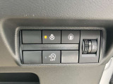 ◆セーフティ・シールドスイッチ/車線逸脱防止支援システム◆走行車線のレーンマーカーに近づくとメーター内の警告灯が点滅と同時にブレーキを短時間制御し、車両を車線内に戻す方向に制御してくれます!