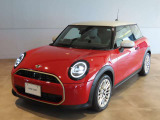 フロントフェイスはMINIアイコンとして永らく愛されるデザイン性の良さと、ブランドの魅力を感じる事ができます。