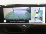 パノラミックビューモニター搭載。カメラで車両周囲の状況を映し出すため、狭い場所での駐車などに役立ちます。