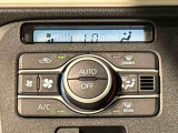 快適装備のオートエアコン♪ 温度設定をすれば、自動で車内の温度管理をしてくれる優れ物です☆彡