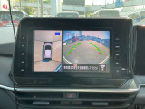 アラウンドビューモニター搭載。上から見下ろしたように液晶に映るのでスムーズな駐車をサポートします。