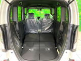 普段のお買い物や通勤、送迎等に十分な荷室スペースを確保しております。セカンドシートを倒すと、大きな荷物の積載も可能です♪