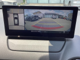 狭い場所での駐車やすれ違いなどでより的確な運転操作に役立つ360&deg;ビューモニターが装備されています。