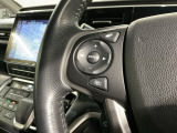 ステアリングにオーディオ操作スイッチが付いています。オーディオ画面に直接タッチしなくても操作が出来ますので、運転に集中できます。