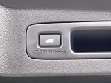 【パワーバックドア】スマートキーや運転席のボタンを押すだけでリアゲートが自動で開閉します!荷物を持っている時や、高い位置にあるバックドアを閉める際に便利な機能です♪