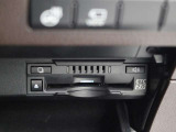 広がる運転支援サービスETC2.0搭載。全国の高速道路に設置されたITSスポットと双方向通信を図り、広域な道路交通情報や安全運転をサポートする情報を得て、音声やナビ画面上にタイムリーにお知らせします。