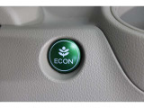 エンジン、エアコンなどを制御し低燃費な(ECONモード)に、また走りを楽しみたいとき、空調など快適性を重視したいときはスイッチOFFで通常モードに切り替えが出来ます。