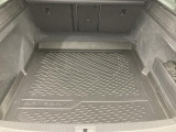 ●すっきりとした見た目のスクエア形状のラゲッジスペースです。また荷物が多い時、急なお買いものの際にもリヤシートを倒していただくことにより十分なスペースを確保できます。