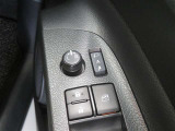 電動格納ミラー! スイッチひとつでミラーを畳めます。