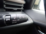 ハイビームアシスト機能が装備されており対向車が接近すると自動的にロービームに切り替えてくれる便利な機能になっております♪