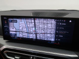 【純正ナビゲーション】BMWのナビゲーションは操作性も良く、詳細な地図情報と交通状況を見やすく表示し、快適なドライビングをサポートしながら目的地までナビゲートします。
