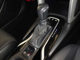 電動パーキングブレーキ・ブレーキホールドを装備してます。ホールド機能は信号待ちが多い一般道で疲労軽減になり、大好評です!