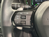 ステアリングにオーディオ操作スイッチが付いています。オーディオ画面に直接タッチしなくても操作が出来ますので、運転に集中できます。