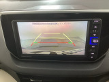 【バックカメラ】運転が苦手な方も車庫入れラクラクです!ギアをリバースに入れれば自動的に切り換わりますので、面倒な操作は不要です♪狭い駐車場もお車を傷つけず安心ですね!