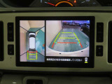 パノラミックビューモニター搭載。カメラで車両周囲の状況を映し出すため、狭い場所での駐車などに役立ちます。