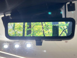 【デジタルインナーミラー】後席の大きな荷物や同乗者で後方が確認しづらい時でも安心!カメラが撮影した車両後方の映像をルームミラー内に表示。クリアな視界で状況の確認が可能です!