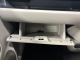 【グローブボックス】車検証入れ等の収納に便利です♪