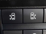 【両側電動スライドドアスイッチ】スマートキーや運転席のスイッチでスライドドアの開閉が可能♪電動なので力を入れてドアを開ける必要が無く小さいお子様でも、重い荷物を持っている時でもラクに開け閉めできます