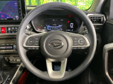 インテリアに合わせたデザインのステアリングは、運転される方のことも考え、運転しやすい形状、大きさです。是非一度、実際に触ってお確かめください。