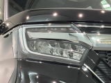 LEDヘッドライトは、点灯の瞬間から最大光量を発揮し、突然暗くなるトンネルなどでの安定感を高めます。