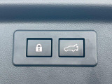 【パワーバックドア】スマートキーや運転席のボタンを押すだけでリアゲートが自動で開閉します!荷物を持っている時や、高い位置にあるバックドアを閉める際に便利な機能です♪