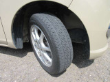 タイヤサイズは155/65R14 純正アルミ装着♪2020年製ブリジストンタイヤ残り5分山ていどございます。