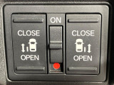 【両側パワースライドドア】スマートキーや運転席のスイッチで後席両側スライドドアの開閉が可能♪電動だから力を入れてドアを開ける必要が無く、小さなお子様でも簡単に開け閉めでき快適です♪