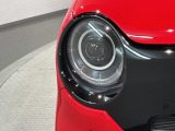 LEDヘッドライトは、点灯の瞬間から最大光量を発揮し、突然暗くなるトンネルなどでの安定感を高めます。