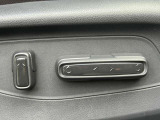 前席にはパワーシートを採用!シート位置を電動で調整可能です!