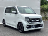 HONDA独自のセンターレイアウト燃料タンクで、見た目以上に室内は広々です。タイヤが四隅に配置されているので、車内が広くなっています。